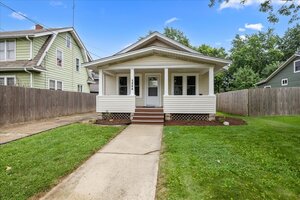 Photo of 1006 S 4th Street Aurora IL 60505