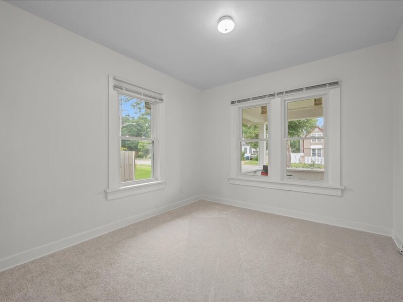 1006 S 4th Street Aurora IL 60505