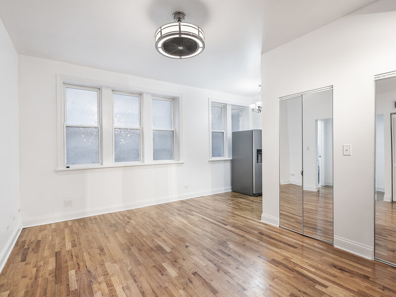 6812 N Wayne Avenue Chicago IL 60626