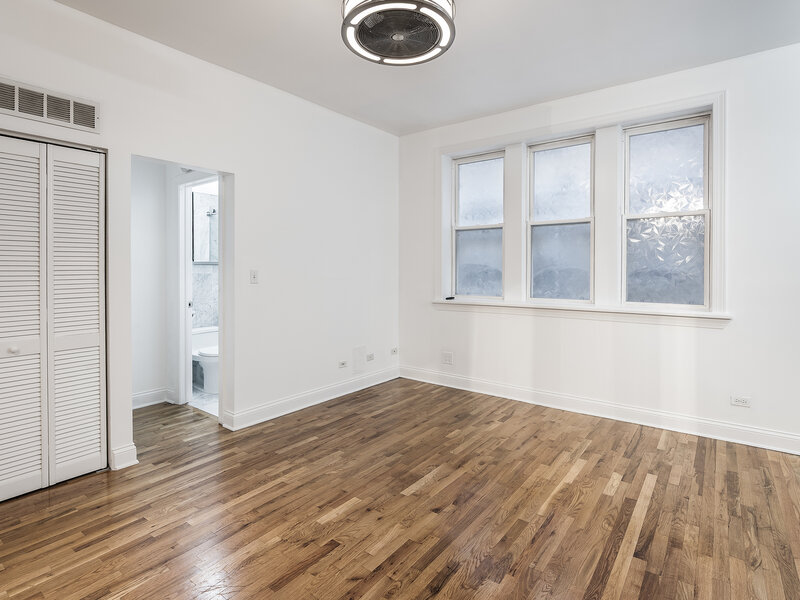 6812 N Wayne Avenue Chicago IL 60626