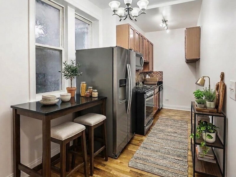 6812 N Wayne Avenue Chicago IL 60626