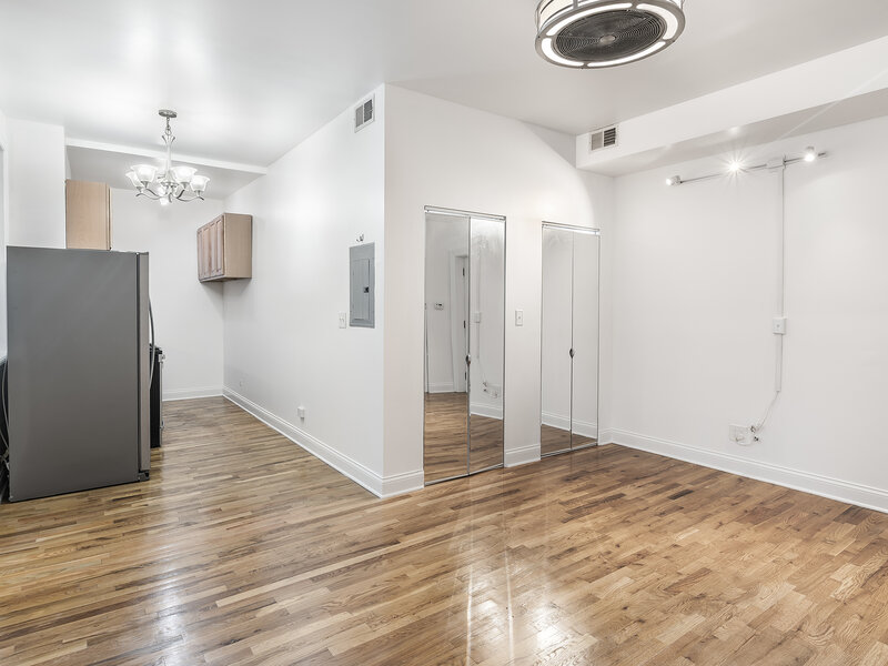 6812 N Wayne Avenue Chicago IL 60626