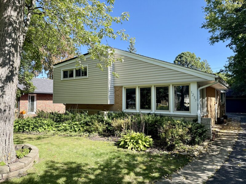 1235 Ferndale Avenue Highland Park IL 60035