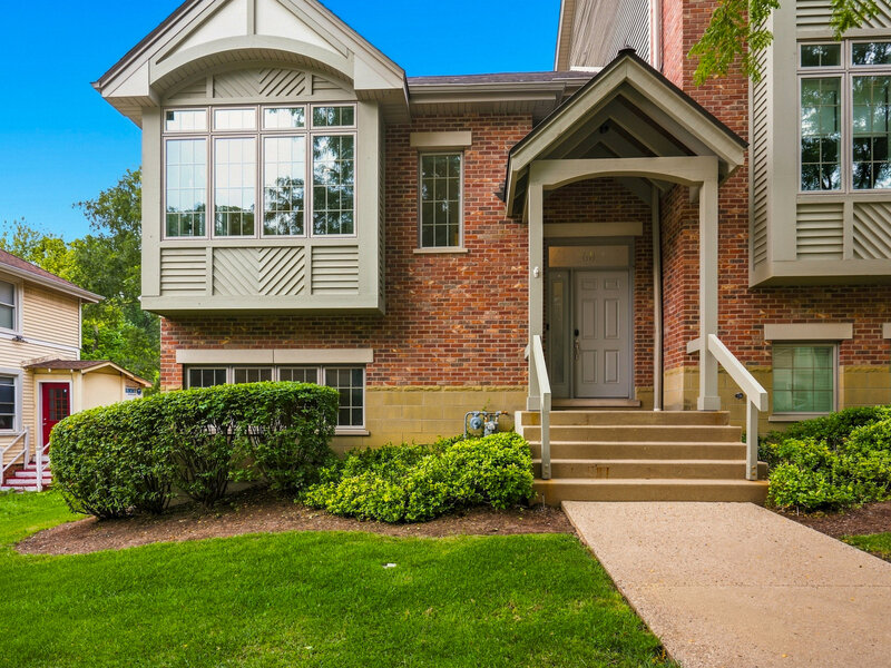 60 E Hattendorf Avenue Roselle IL 60172