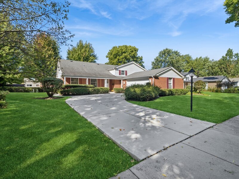 3220 N Volz Drive Arlington Heights IL 60004
