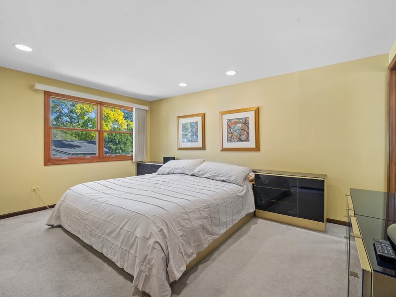 3220 N Volz Drive Arlington Heights IL 60004