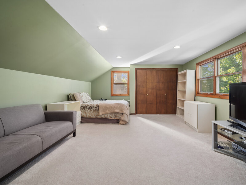 3220 N Volz Drive Arlington Heights IL 60004