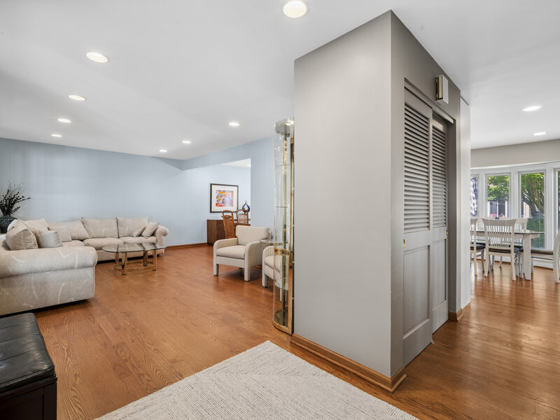 3220 N Volz Drive Arlington Heights IL 60004