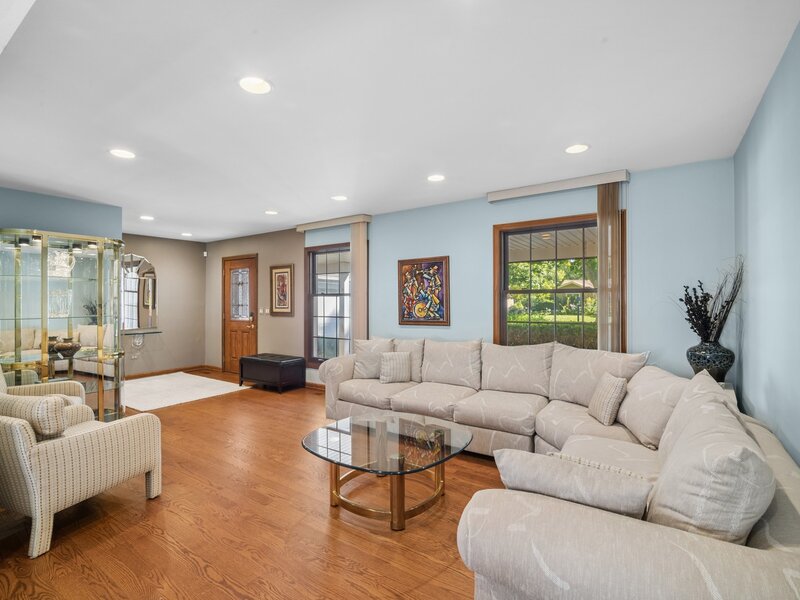 3220 N Volz Drive Arlington Heights IL 60004