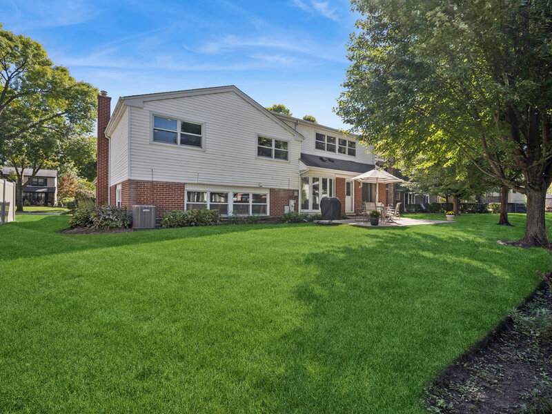 3220 N Volz Drive Arlington Heights IL 60004
