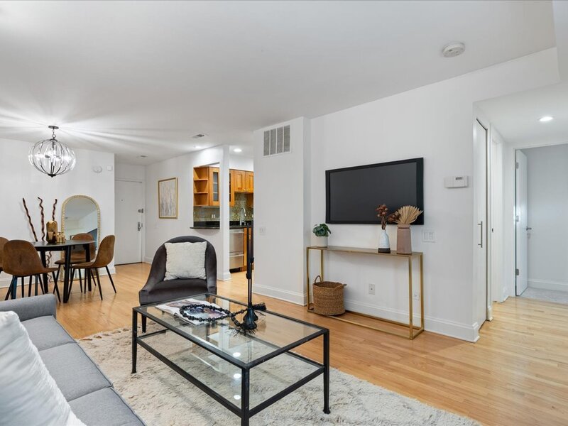 2045 N Larrabee Street Chicago IL 60614