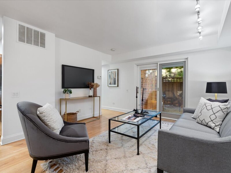 2045 N Larrabee Street Chicago IL 60614