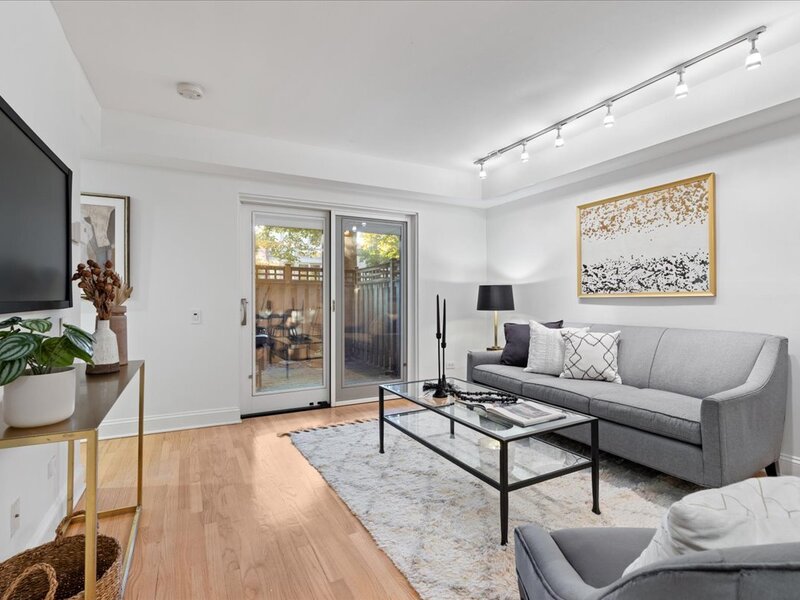 2045 N Larrabee Street Chicago IL 60614