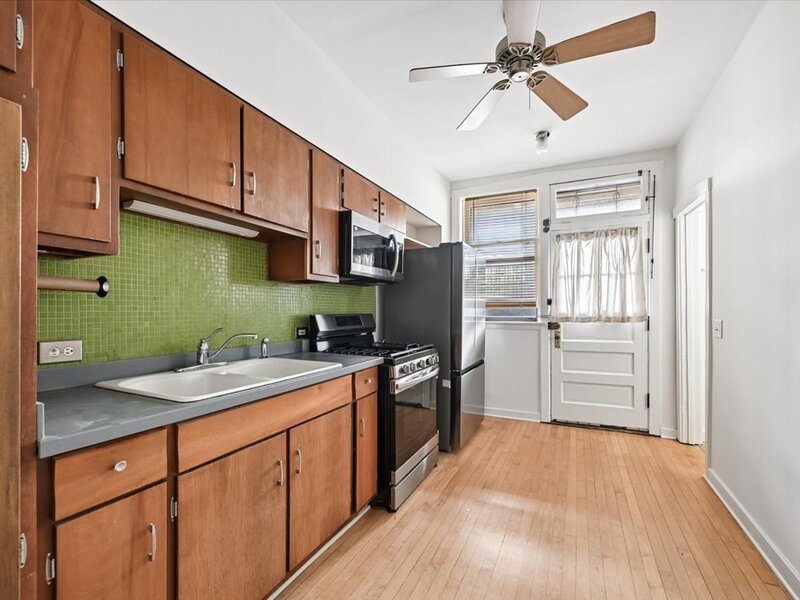 1631 W Fargo Avenue Chicago IL 60626