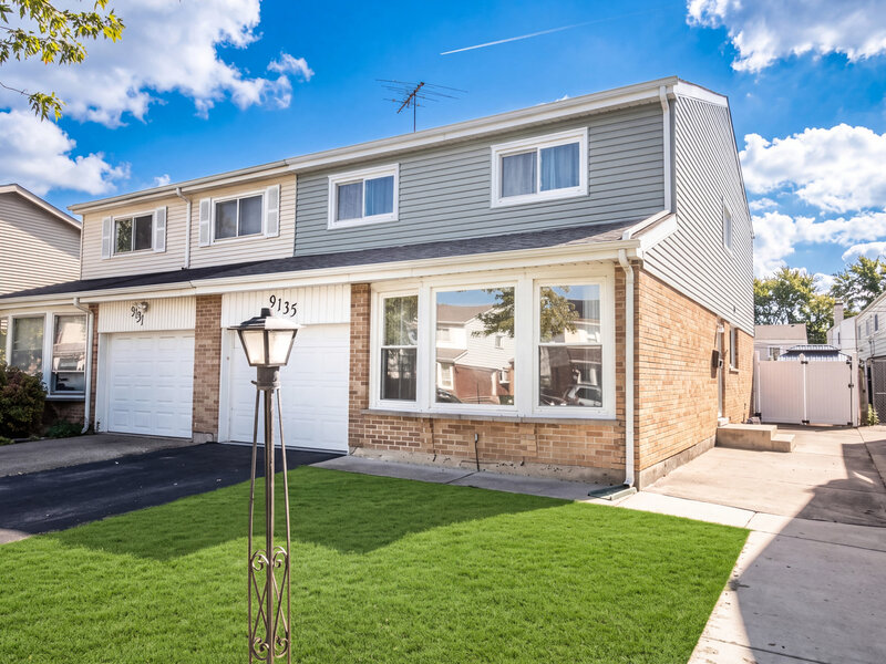 9135 Hollyberry Avenue Des Plaines IL 60016