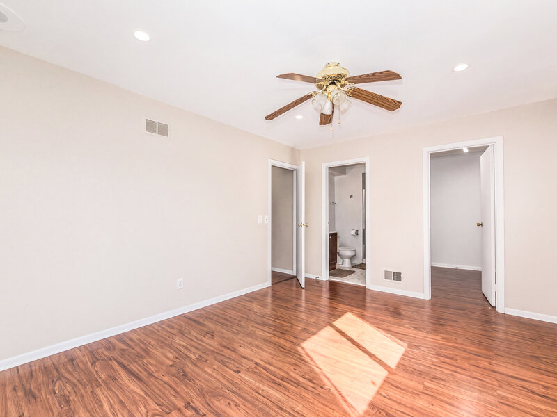 9135 Hollyberry Avenue Des Plaines IL 60016