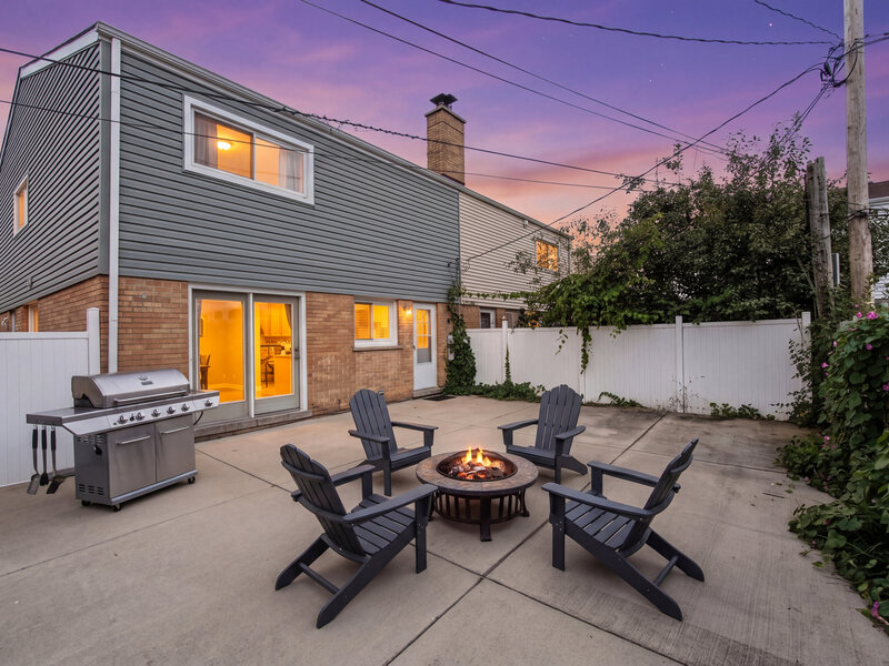 9135 Hollyberry Avenue Des Plaines IL 60016