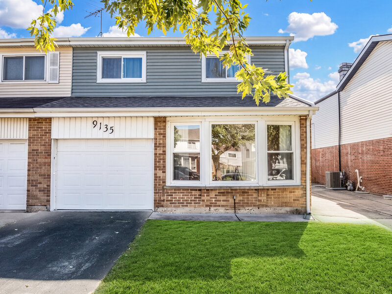 9135 Hollyberry Avenue Des Plaines IL 60016