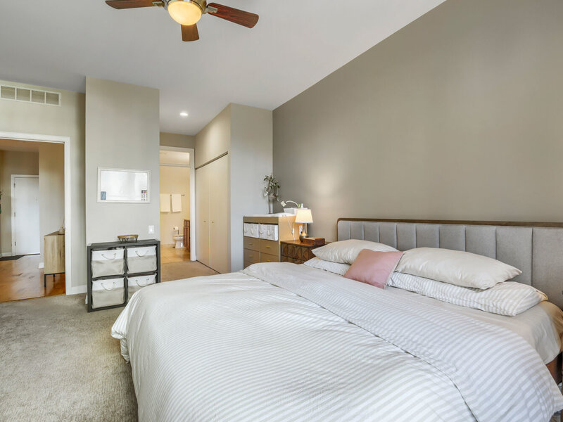 330 N Clinton Street Chicago IL 60661