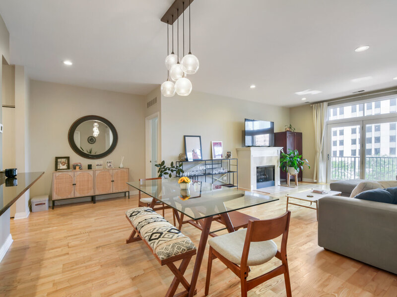 330 N Clinton Street Chicago IL 60661