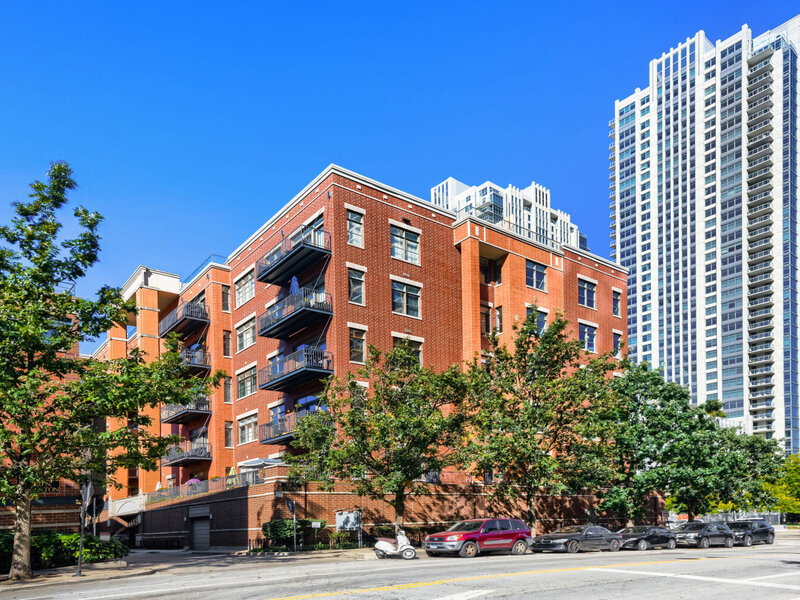 330 N Clinton Street Chicago IL 60661