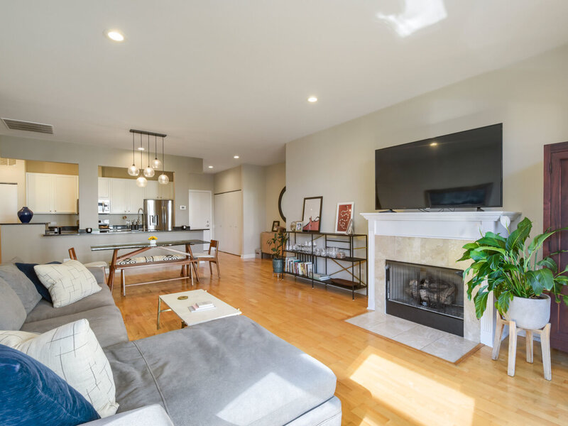 330 N Clinton Street Chicago IL 60661
