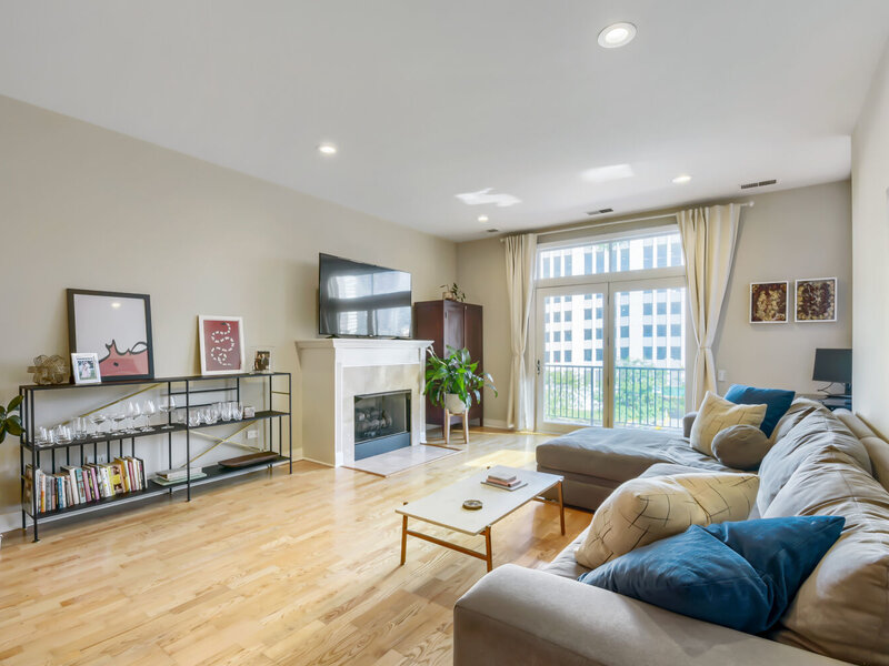 330 N Clinton Street Chicago IL 60661