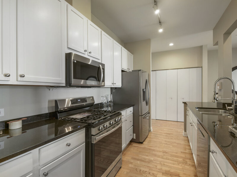 330 N Clinton Street Chicago IL 60661