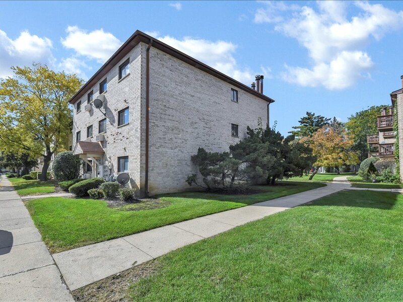 514 E Spruce Drive Palatine IL 60074