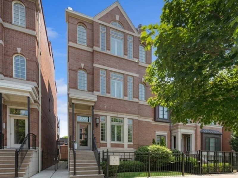 2743 N Lakewood Avenue Chicago IL 60614