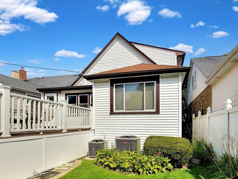 6744 N Oconto Avenue Chicago IL 60631