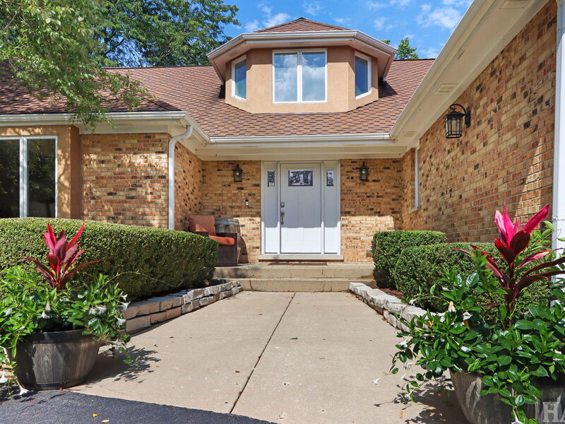 1726 Galloway Circle Inverness IL 60010