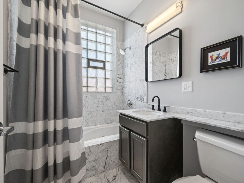 964 W Cuyler Avenue Chicago IL 60613