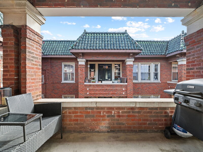 964 W Cuyler Avenue Chicago IL 60613