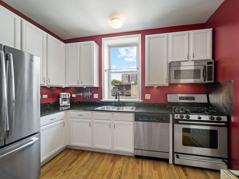 964 W Cuyler Avenue Chicago IL 60613