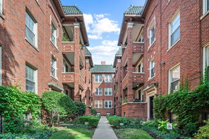 Photo of 964 W Cuyler Avenue Chicago IL 60613 Unit 3S