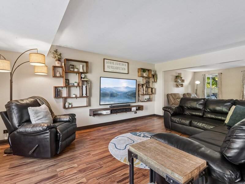 123 Eisenhower Drive Oswego IL 60543