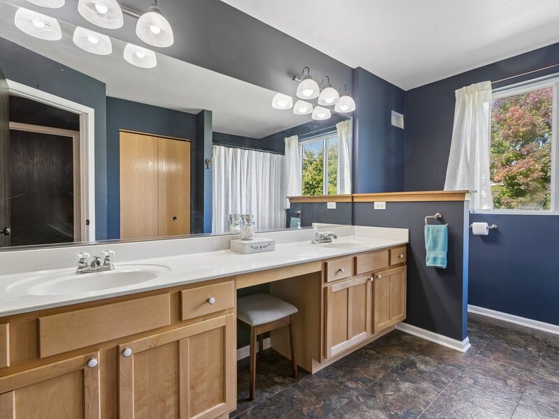 123 Eisenhower Drive Oswego IL 60543