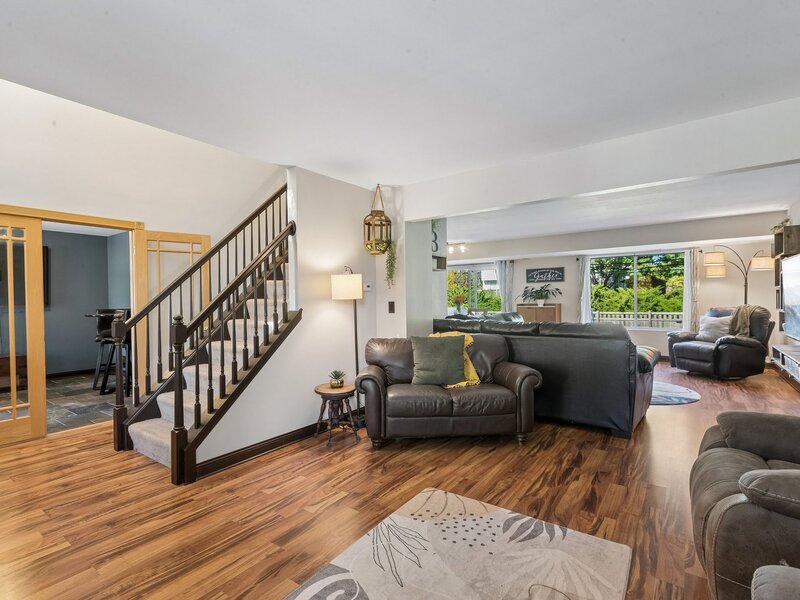 123 Eisenhower Drive Oswego IL 60543