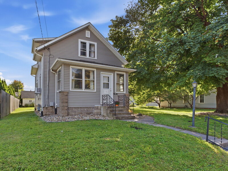 2526 4th Street Moline IL 61265