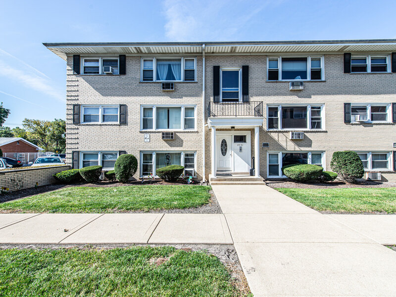 4931 N East River Road Norridge IL 60706