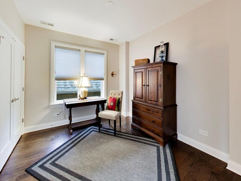 4343 N Hamlin Avenue Chicago IL 60618
