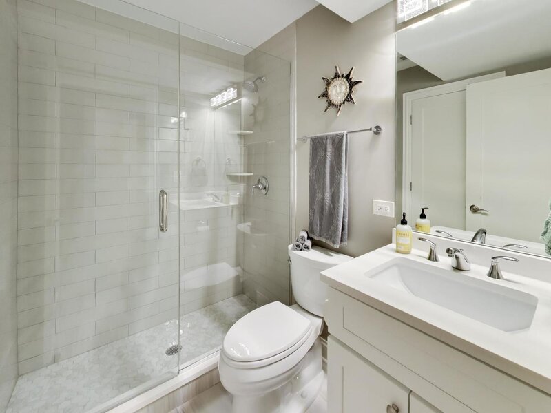 4343 N Hamlin Avenue Chicago IL 60618