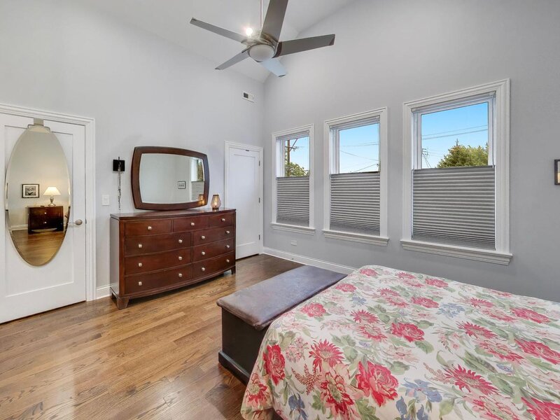 4343 N Hamlin Avenue Chicago IL 60618
