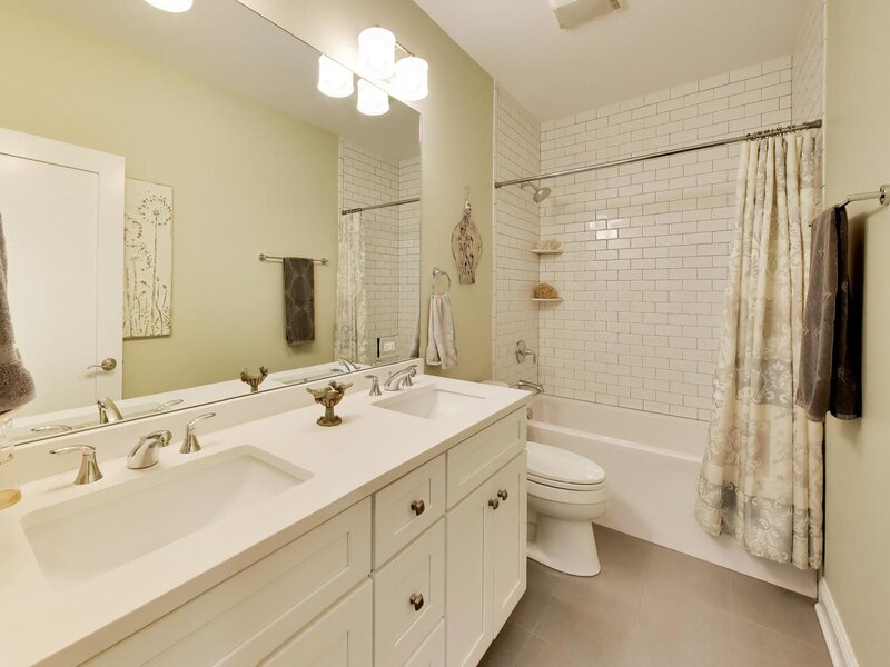 4343 N Hamlin Avenue Chicago IL 60618