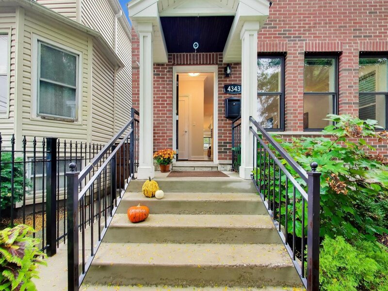 4343 N Hamlin Avenue Chicago IL 60618