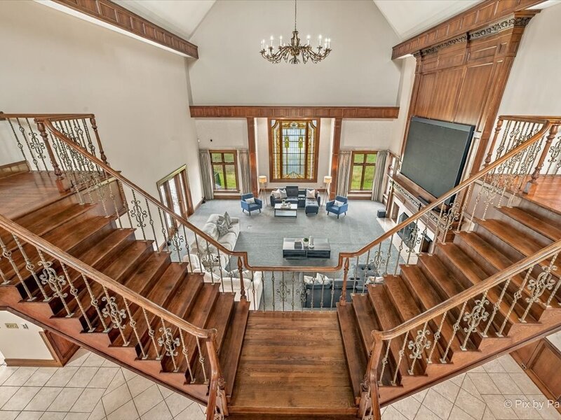 5 Castle Drive St. Charles IL 60175