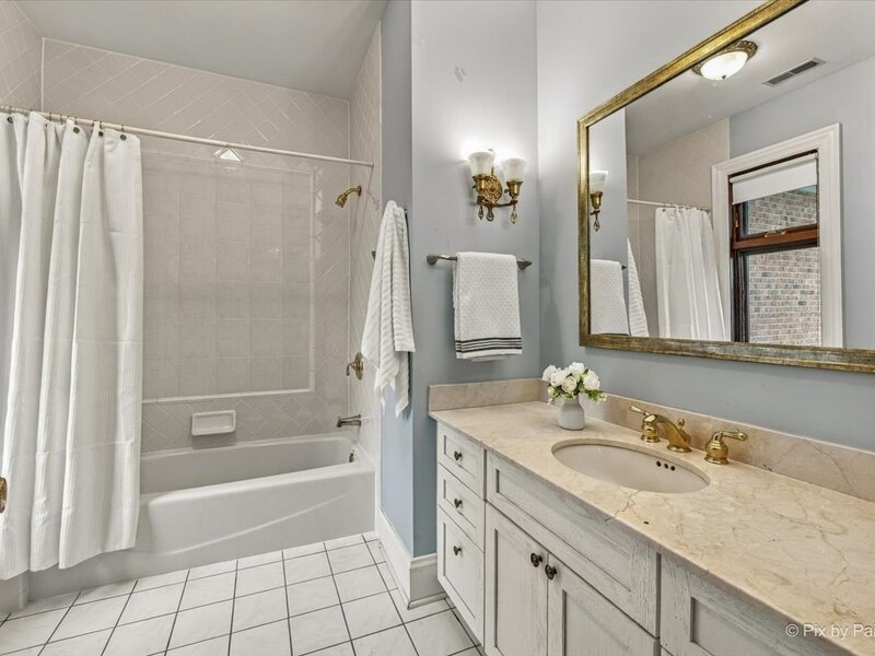 5 Castle Drive St. Charles IL 60175