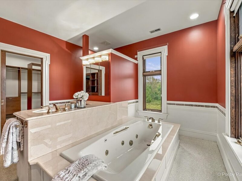 5 Castle Drive St. Charles IL 60175