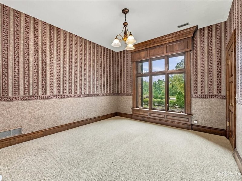 5 Castle Drive St. Charles IL 60175